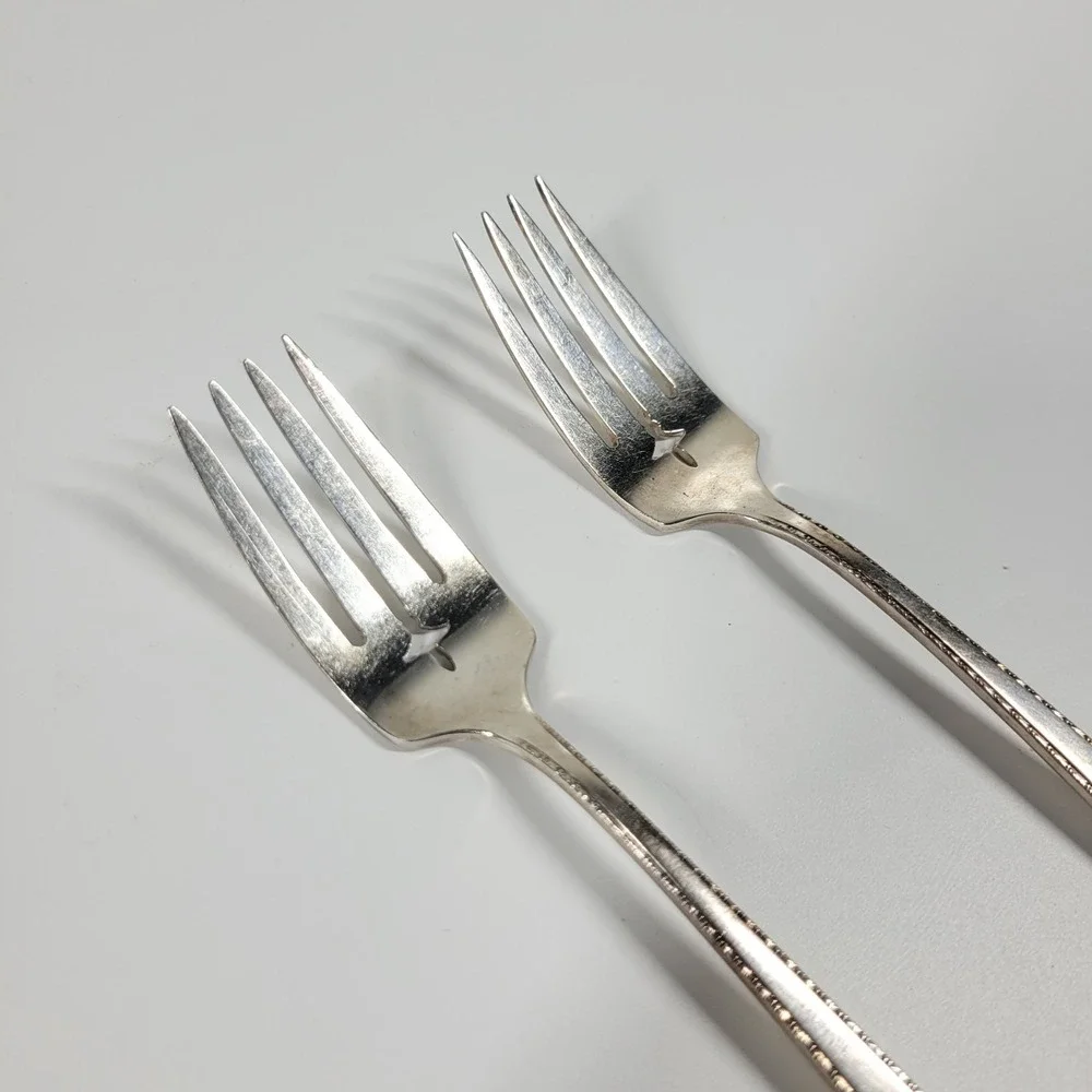 1945 Oneida Prestige Bordeaux Silver Plate ‎ Salad Fork Set Of 2